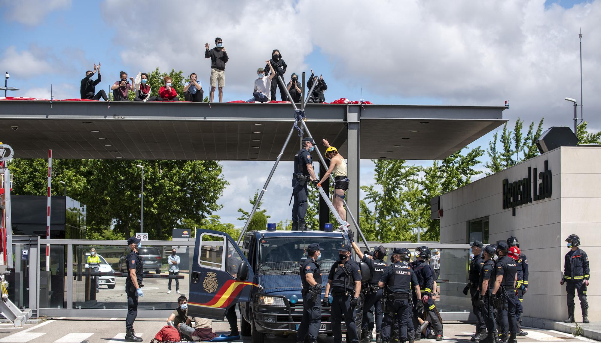 Rebelión por el Clima bloquea la sede de Repsol en Móstoles - 18